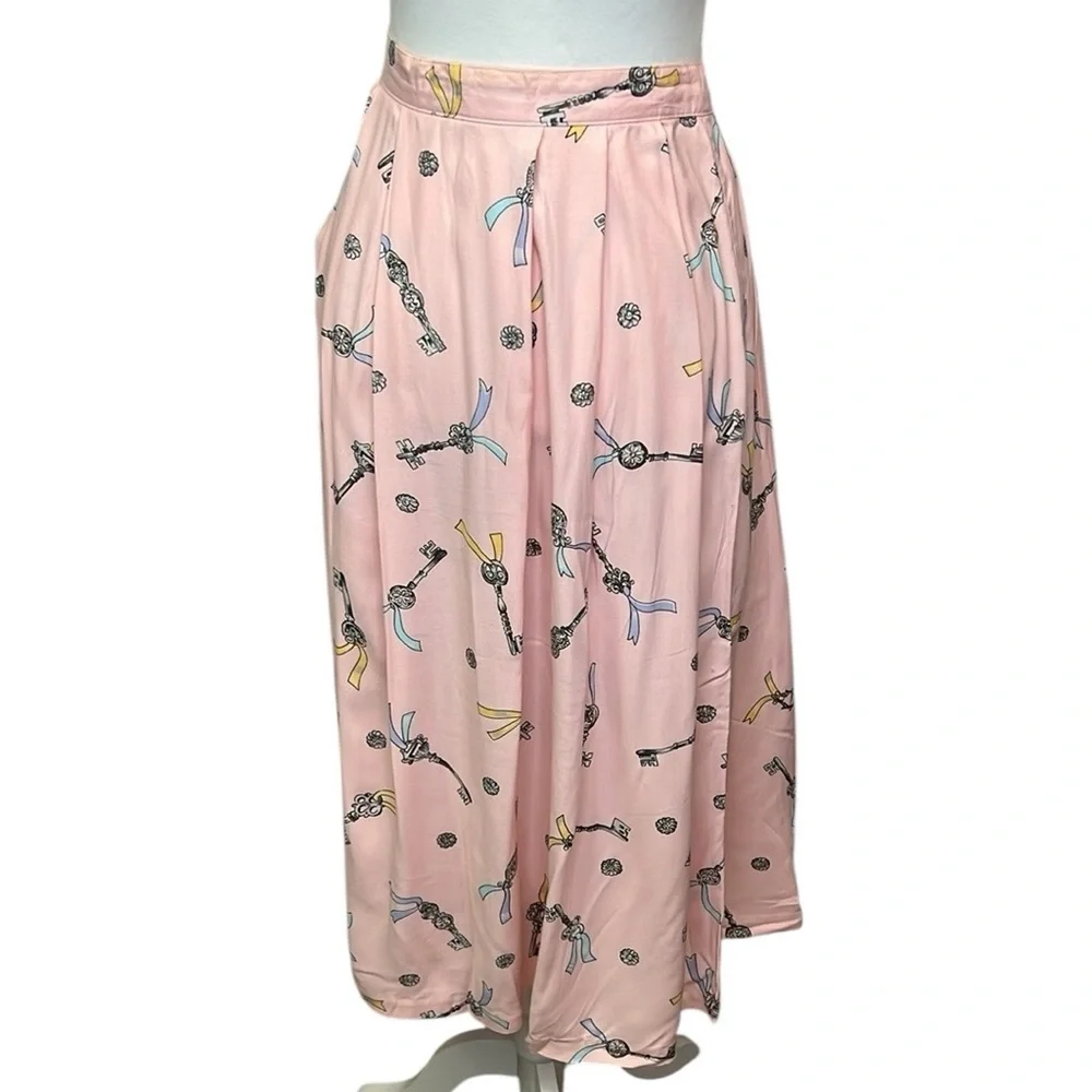 Chaus Key and Ribbon Print Skirt Pink